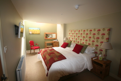 Twin bedroom including breakfast