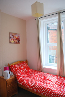 Single Room Shared Bathroom (Standard)