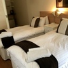 d) Comfort Twin En-suite Room