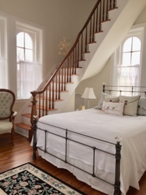 John Humphrey Suite - Queen Bed Standard