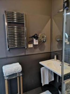 Camera con balcone e vista mare