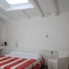 Camera mansardata con lucernario