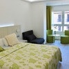 Alojamiento y desayuno. 1 PAX Premium room with open/enclosed balcony and city views