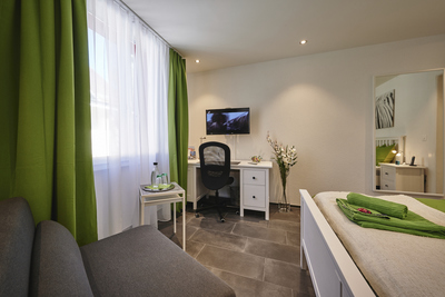 Flex: Deluxe 2-room Suite a)