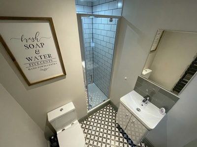 Boutique King Double w/ Shower