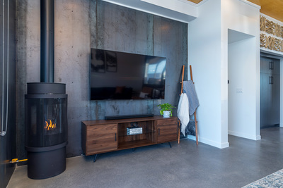 The Lazy Vine Lakehouse at the Gorge 