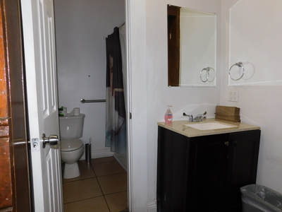 Dorm - 16-Bed Women's Ensuite