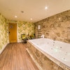 Luxury Phoenix Suite - Double Spa Bath