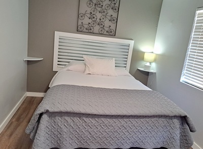 Signature Cottage- 1 Queen, Sleeper, Kitchen, Yard DOG FRIENDLY