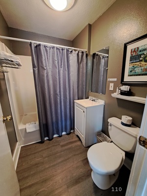 Signature Suite 1 King + Separate Queen Bedroom + Kitchenette