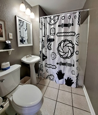 Signature King Suite- King + Futon + Kitchen 