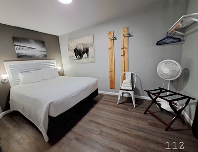 Signature Suite 1 King + Separate Queen Bedroom + Kitchenette