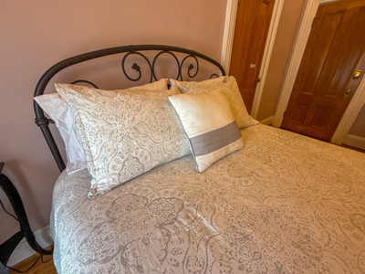 Goff Guestroom Standard