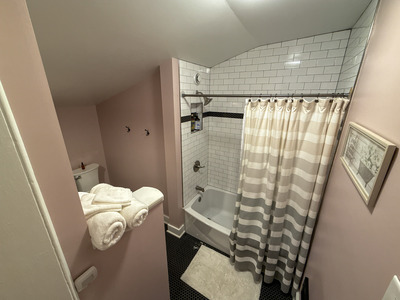 Goff Guestroom Standard