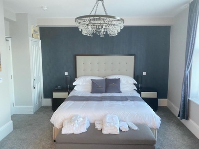 Empress Jacuzzi Quarters, Non Refundable